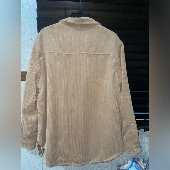 Xl. Reversible Shacket. Soft tan corduroy - Picture 2 of 5